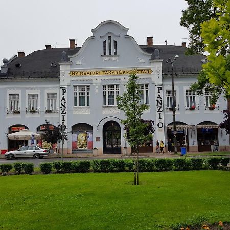 Bed and Breakfast Kakukk Panzio Nyírbátor Zewnętrze zdjęcie